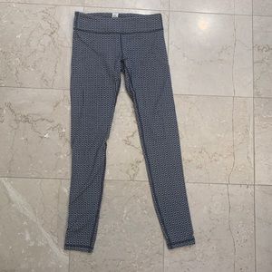 Ivivva Girl’s grey patterned leggings 12